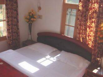 Lucky Kashmir Hotel, Srinagar 2